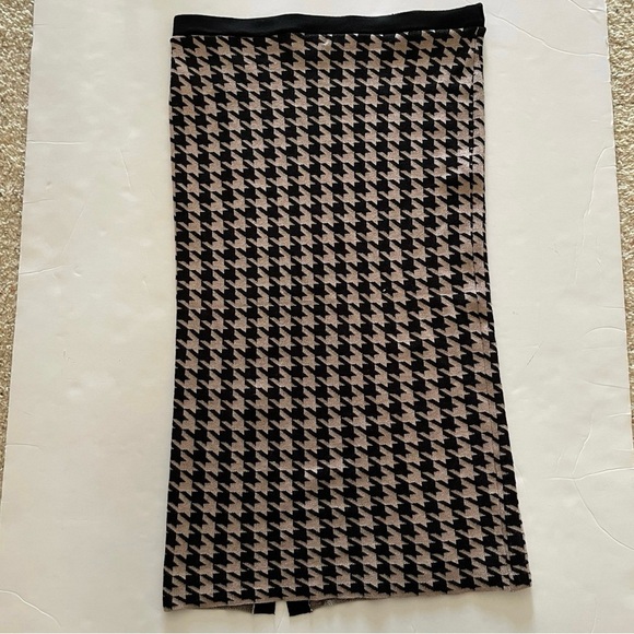 Women’s Houndstooth Print Sheath Black and Grey Knit Button Mini Skirt - Picture 6 of 7